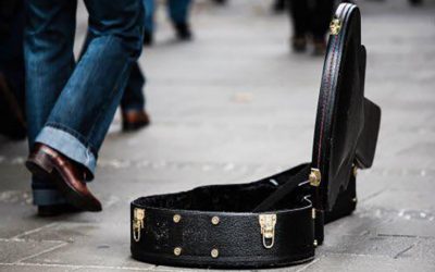 Het meisje met haar gitaar